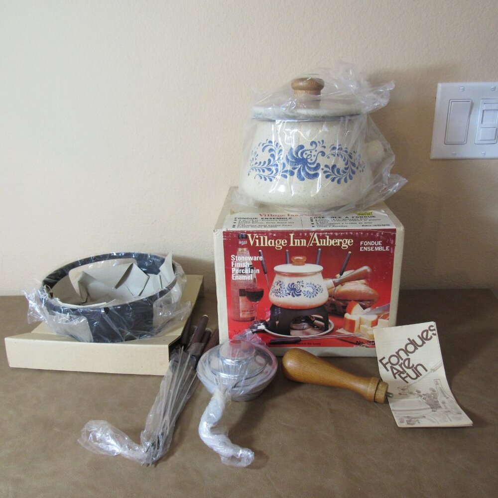 New Imperial International Village Inn/Auberge Fondue Set In Box
